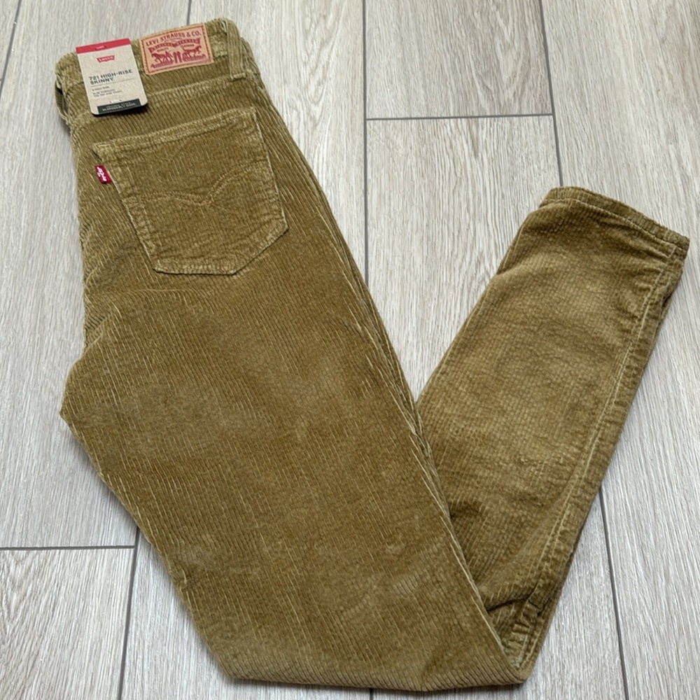 NWT Levi’s 721 High Rise Skinny Corduroy Pants
